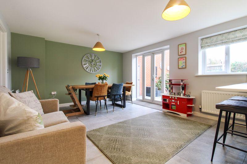 Kitchen/Dining Space