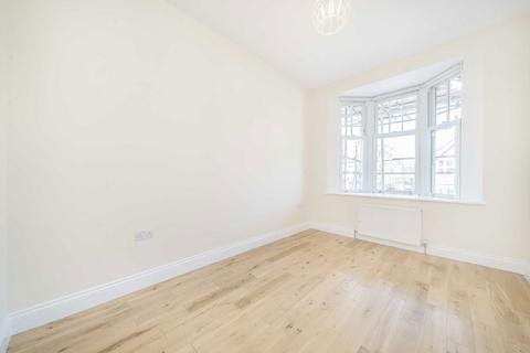 4 bedroom flat to rent, Boileau Road, London W5