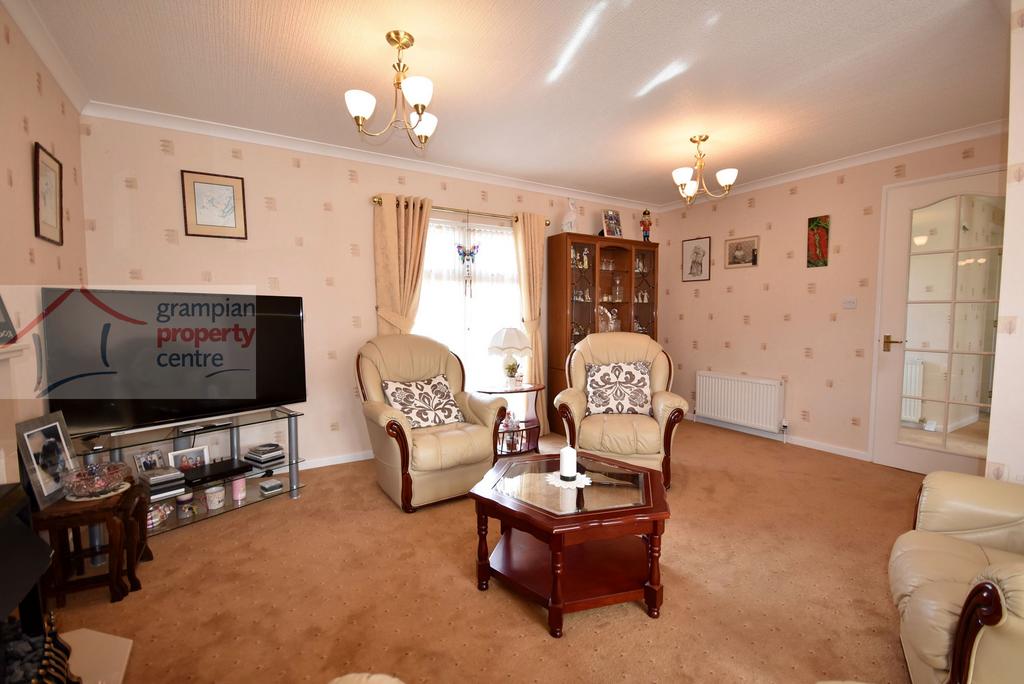 Lounge 3 .JPG