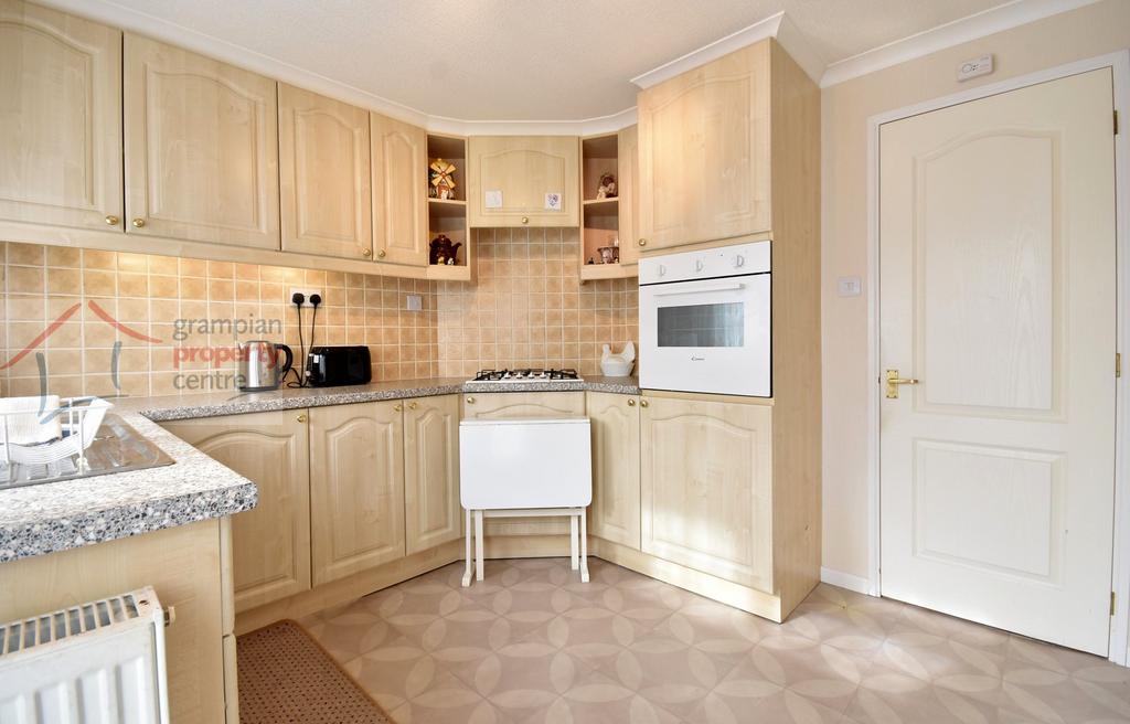 Kitchen 2 .JPG
