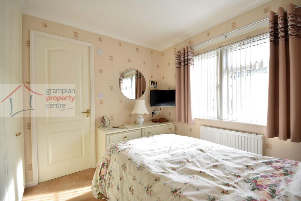 Bed 1.JPG