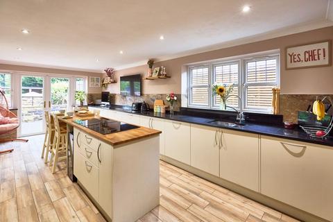 5 bedroom detached house for sale, Doncaster Road, North Elmsall WF9
