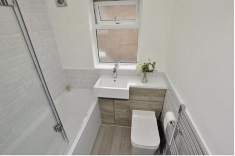 1 bedroom flat to rent, Hainault Road, Romford RM5