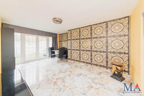 2 bedroom detached bungalow for sale, Queensway, Shenley