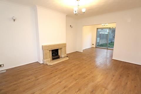 3 bedroom semi-detached house to rent, Oxley Close, RM2