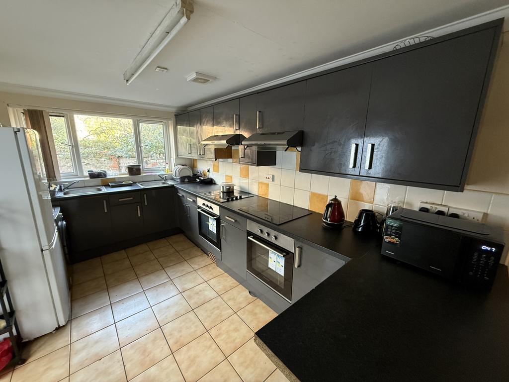 8 bedroom Terraced for rent