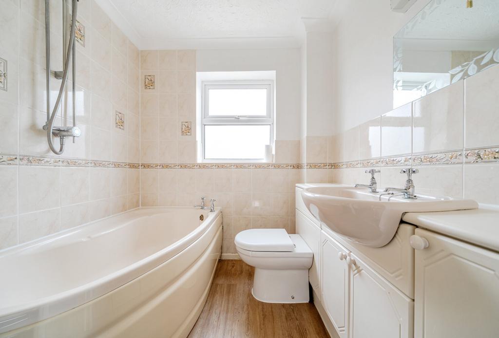 1369005-8-68f23ab...