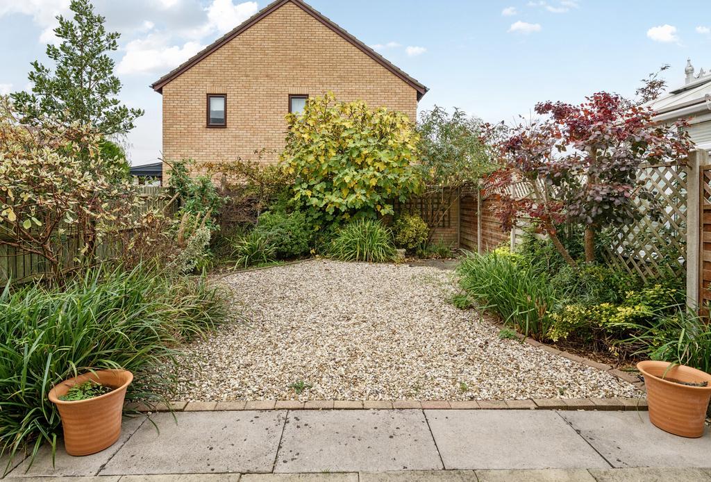 1369005-5-68f23a5...