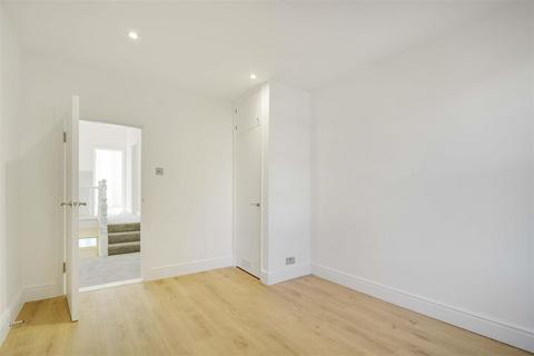 2 bedroom flat for sale, Wardo Avenue, London