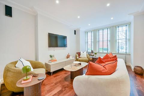 undefined, Hamlet Gardens, London, Ravenscourt Park, London, W6