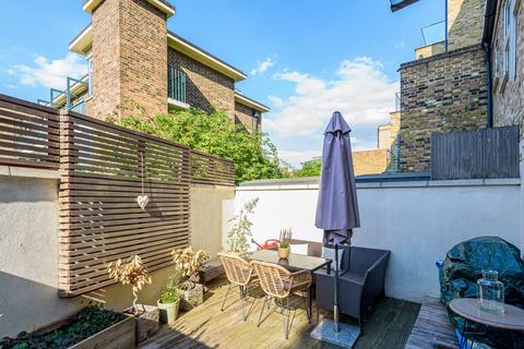 1 bedroom flat for sale, Lavender Hill, Battersea, London, SW11