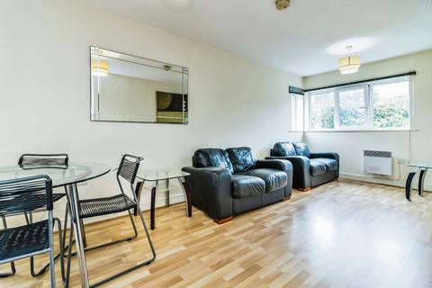 2 bedroom apartment to rent, Moss Lane East, Greater Manchester M14