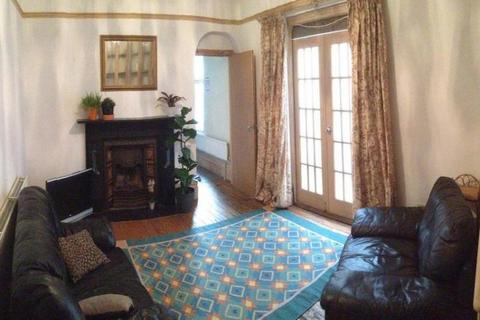 8 bedroom terraced house to rent, Ninian Road,