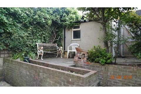 11 bedroom house share to rent, Ninian Road,