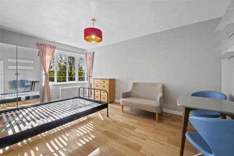 Studio to rent, Wyke Road, Raynes Park, SW20