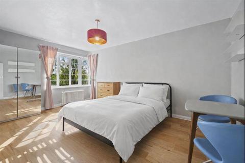 Studio to rent, Wyke Road, Raynes Park, SW20