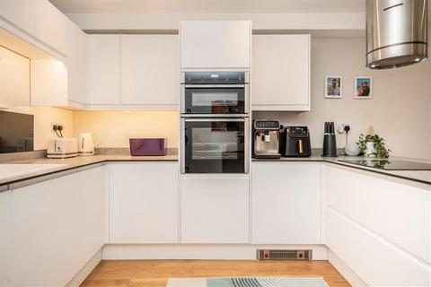 Flat 20, 20 Palmers Road, London, E2 0SZ