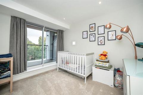 Flat 20, 20 Palmers Road, London, E2 0SZ