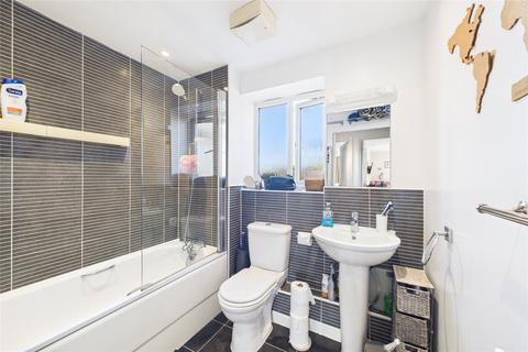 2 bedroom apartment for sale, Tabby Drive, Three Mile Cross, Reading, Berkshire, RG7