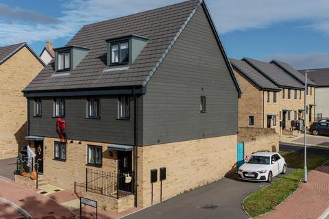 undefined, Rhodfa'r Eos, Cwmbran NP44