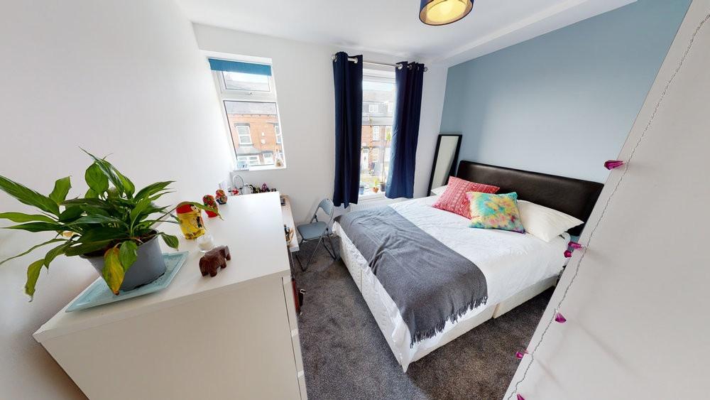 A cozy and well-maintained single bedroom featu...