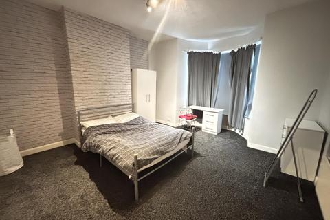 6 bedroom house to rent, Regent Terrace, Leeds LS6