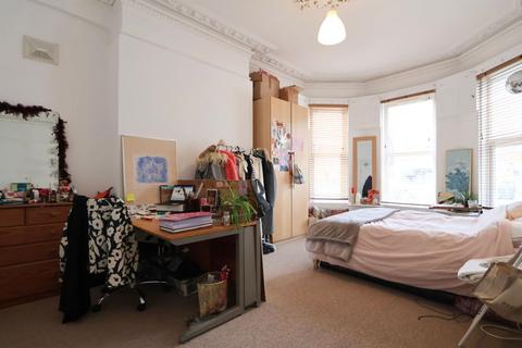 8 bedroom terraced house to rent, Hampton Road, Bristol, BS6