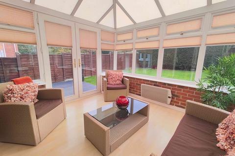 3 bedroom detached house for sale, St. Thomas Gardens, Bradley HD2