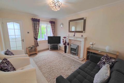 3 bedroom detached house for sale, St. Thomas Gardens, Bradley HD2