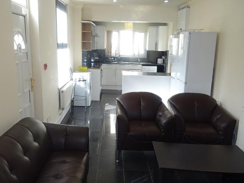 7 bedroom End Terrace for rent