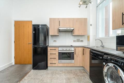 3 bedroom flat to rent, Commercial Road, London E1