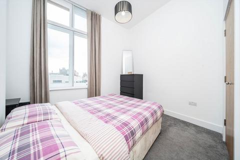 3 bedroom flat to rent, Commercial Road, London E1