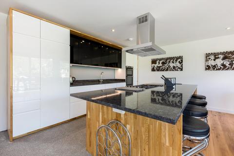 4 bedroom detached house to rent, Ham Island, Old Windsor, Windsor, Berkshire, SL4