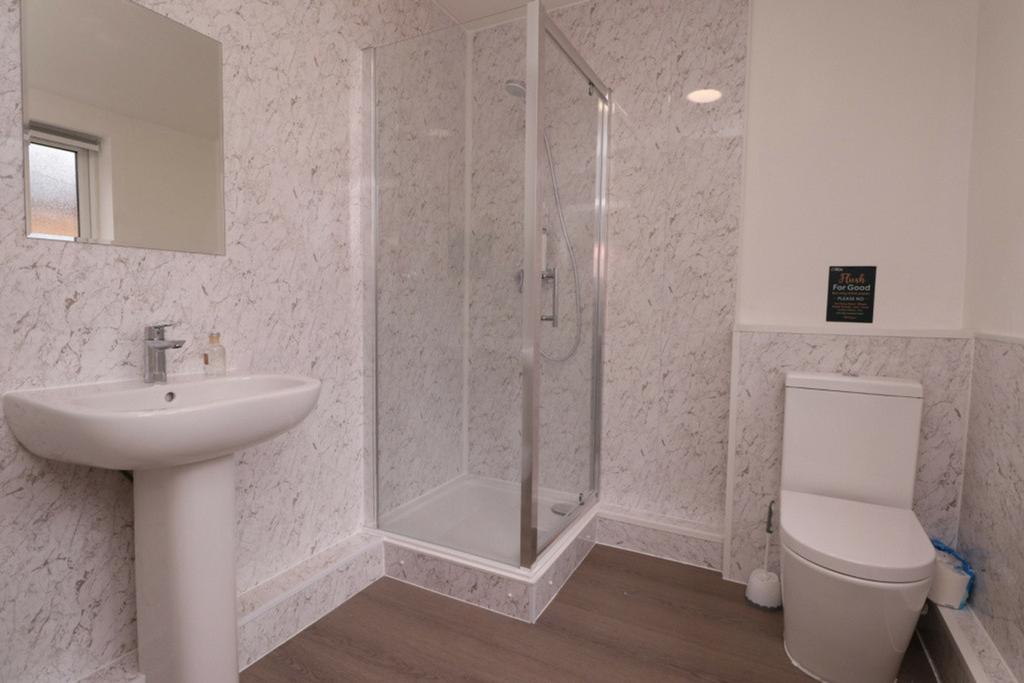 A modern and clean bathroom featuring a spaciou...