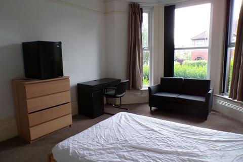 7 bedroom house to rent, Egerton Road, Manchester M14