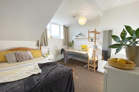Ash Grove, Leeds LS6