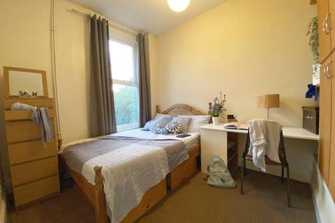 8 bedroom house to rent, Ash Grove, Leeds LS6