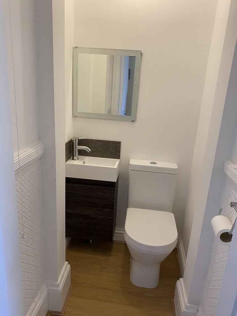 Bright, well-kept WC with modern white suite, c...
