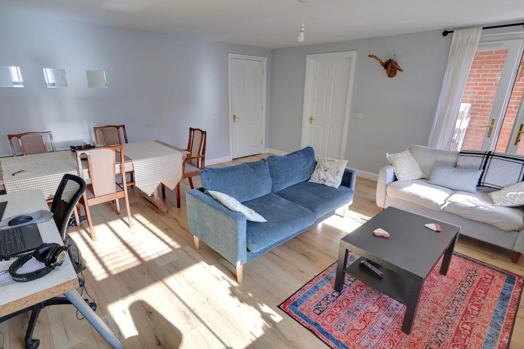 Lounge/Dining Room