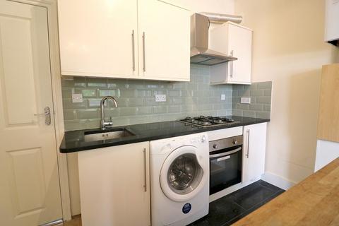 3 bedroom flat to rent, Corfton Road,  Ealing, W5