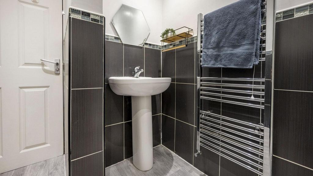 A modern and tidy bathroom featuring stylish fi...