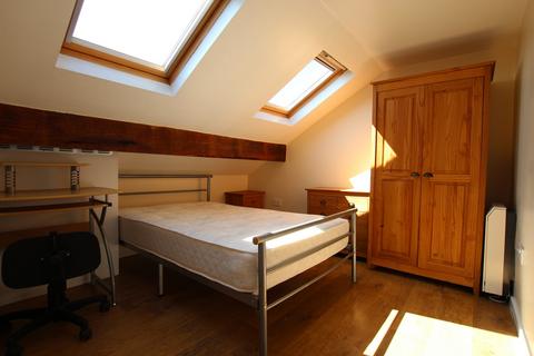 1 bedroom in a house share to rent, Carlton Avenue, Manchester M14