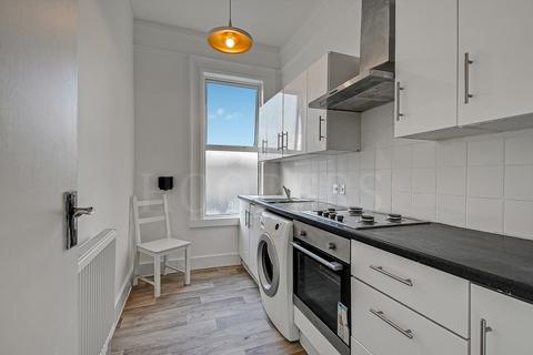 3 bedroom flat for sale, Springwell Avenue, London, NW10