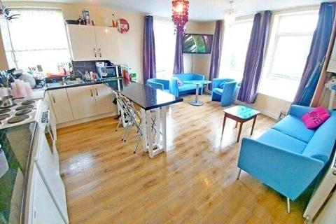 Gainsborough Road, L15