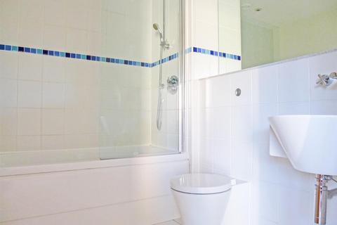 1 bedroom flat to rent, St James Walk GL50 3UE
