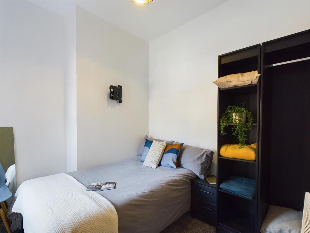 A cozy and inviting double bedroom, perfect for...