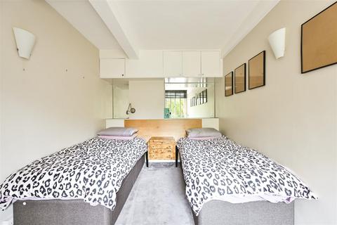 1 bedroom apartment to rent, Florin Court, London EC1M