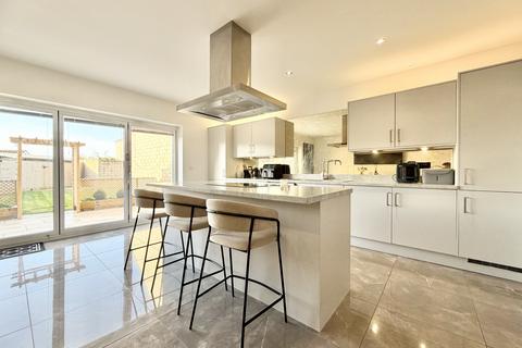 4 bedroom detached house for sale, Merton Close, Kippax