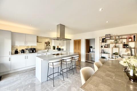 4 bedroom detached house for sale, Merton Close, Kippax