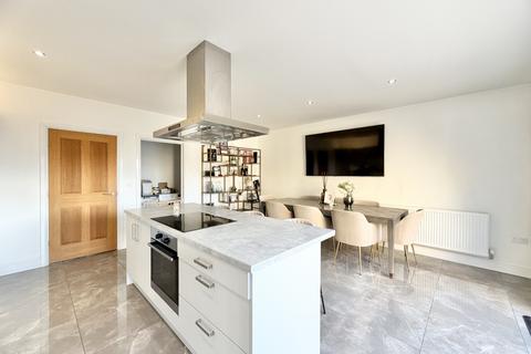 4 bedroom detached house for sale, Merton Close, Kippax